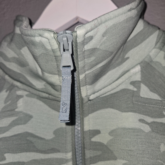 Vineyard Vines Dreamcloth Relaxed Shep Quarter Zip Shirt In Camo Dune Green - Picture 5 of 15